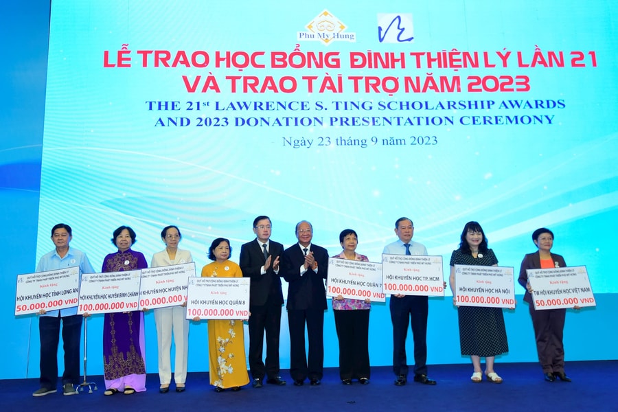 Quỹ Đinh Thiện Lý trao tặng học bổng gần tám tỷ đồng