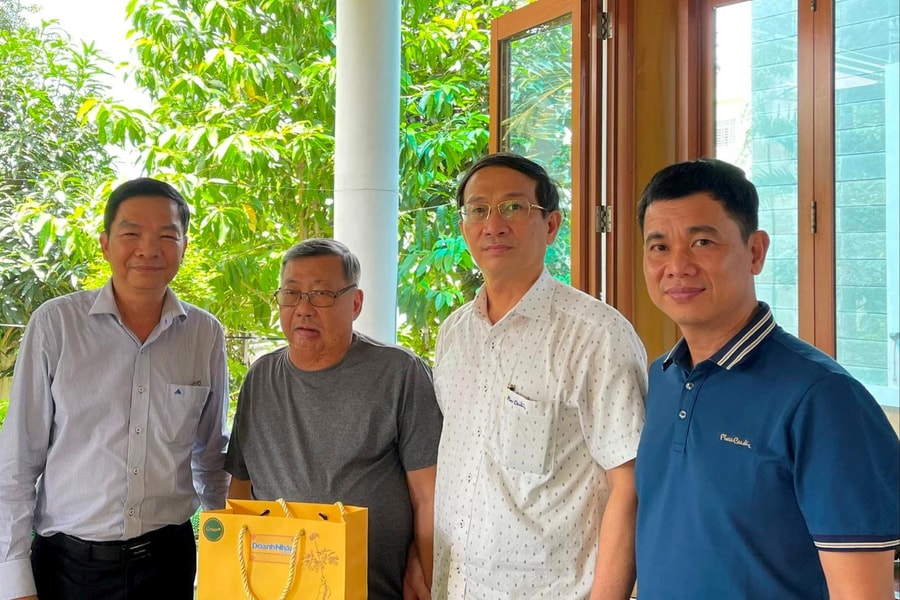 Tạp chí Doanh Nhân Sài Gòn tri ân các nguyên Chủ tịch HUBA nhân kỷ niệm 19 năm Ngày Doanh nhân Việt Nam