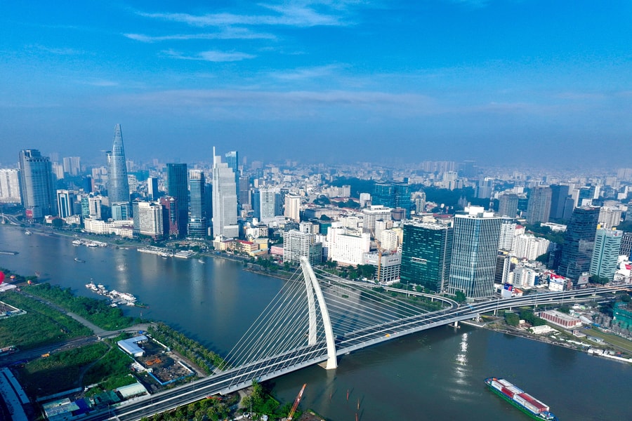 TP.HCM: Chặn đà suy giảm, kinh tế có mức tăng trưởng khá