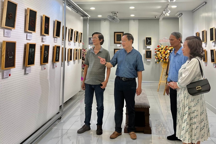 Ngôn từ của đá