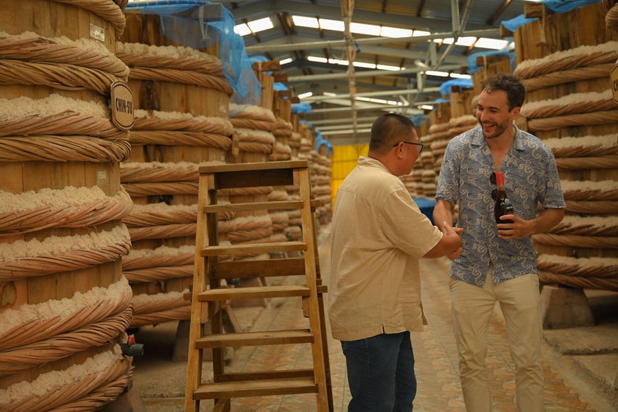 Will in Vietnam - chàng Tây yêu ẩm thực Việt thăm nhà thùng Chin-su Phú Quốc