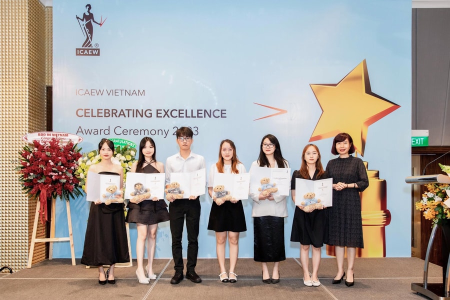 ICAEW trao bằng Chartered Accountant và chứng chỉ CFAB cho hội viên