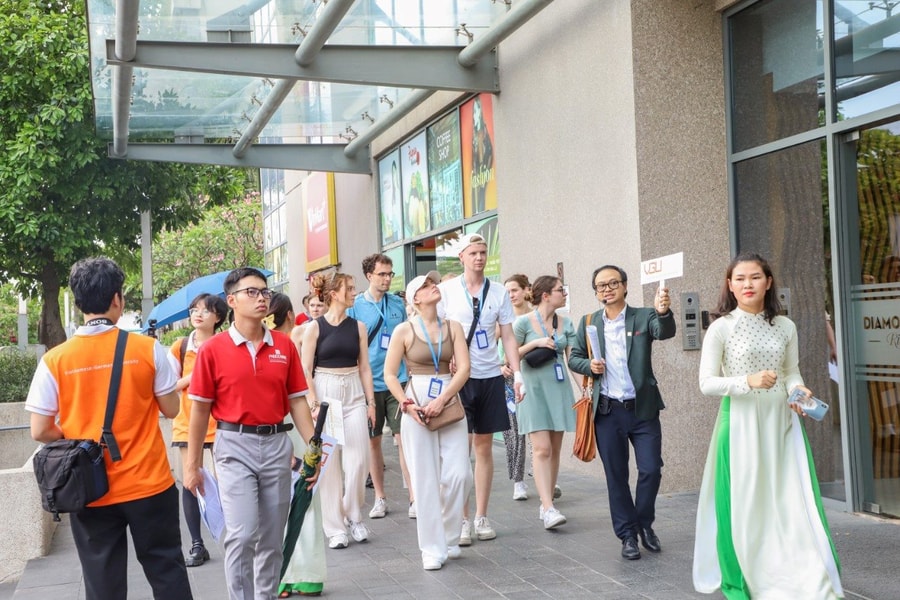 Phúc Khang bàn giao sổ hồng cho cư dân Diamond Lotus Riverside