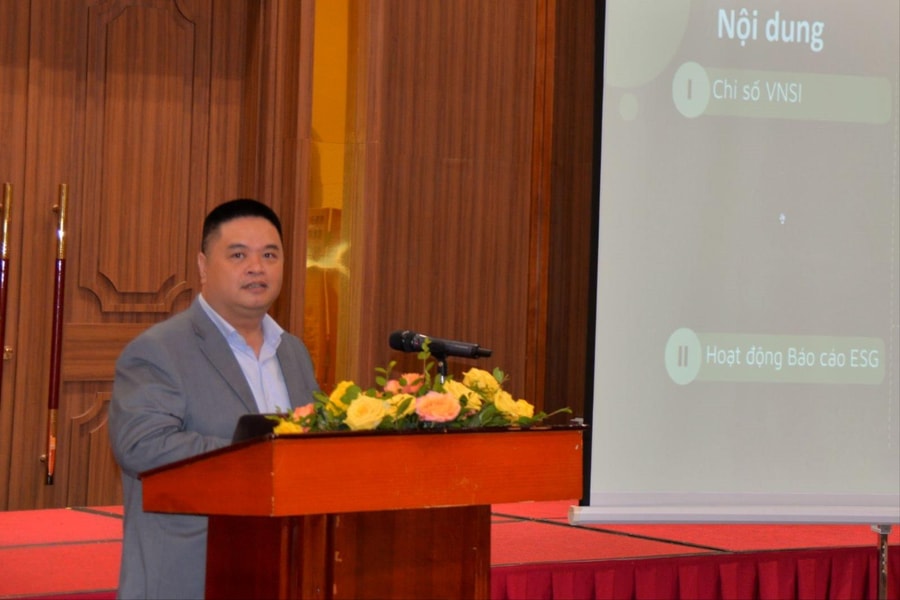 Lãnh đạo cấp cao Sở Giao dịch Chứng khoán TP.HCM tạm dừng chức vụ để đi du học