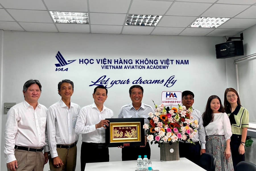 HAA đến thăm các trường đại học nhân ngày Nhà giáo Việt Nam 20/11