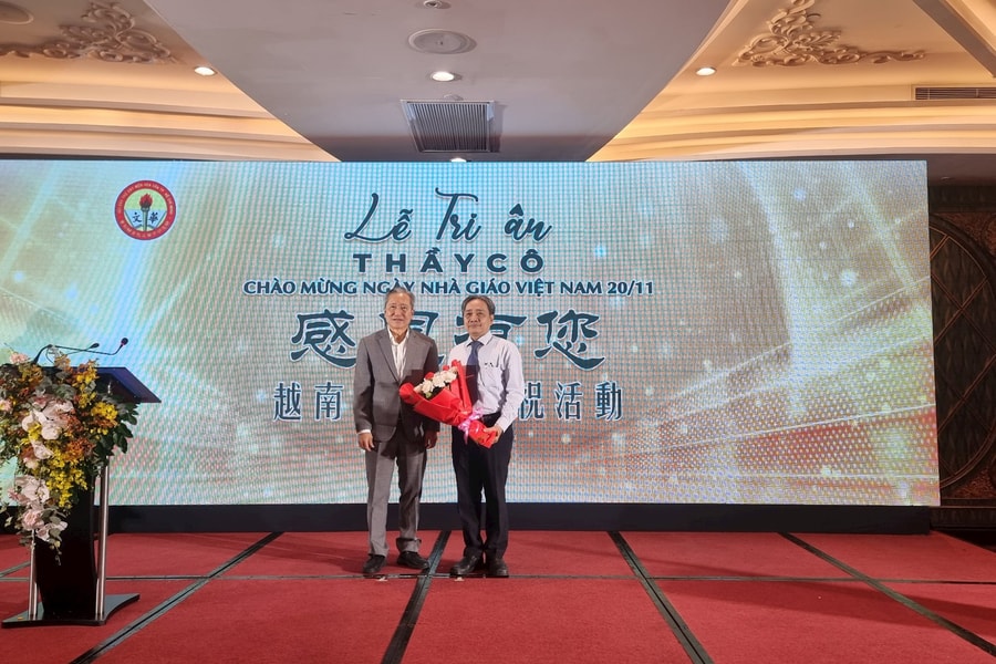 Hội Bảo trợ dạy môn Hoa văn TP.HCM tri ân thầy cô giáo nhân ngày 20/11