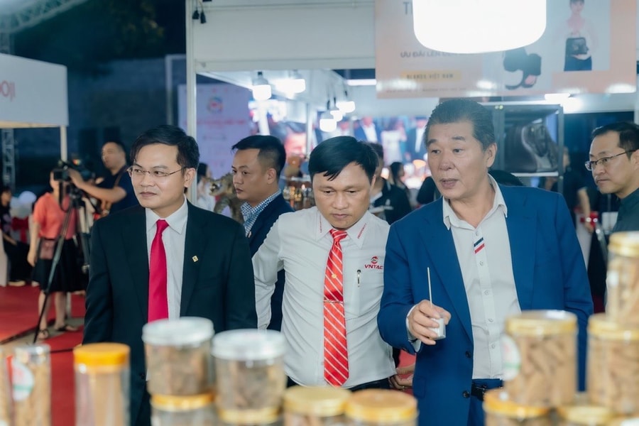 Khai mạc Hội chợ Xúc tiến Thương mại “Kết Nối Thương Hiệu Việt” lần 1