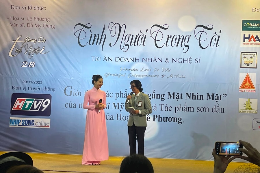 Nữ nhà văn trẻ ra mắt tác phẩm Ngẩng mặt nhìn mặt