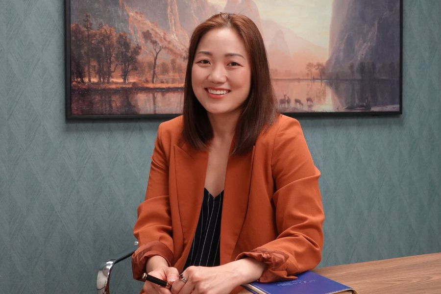 Bước ngoặt cuộc đời với ngành Luật Di trú của Halle Dang