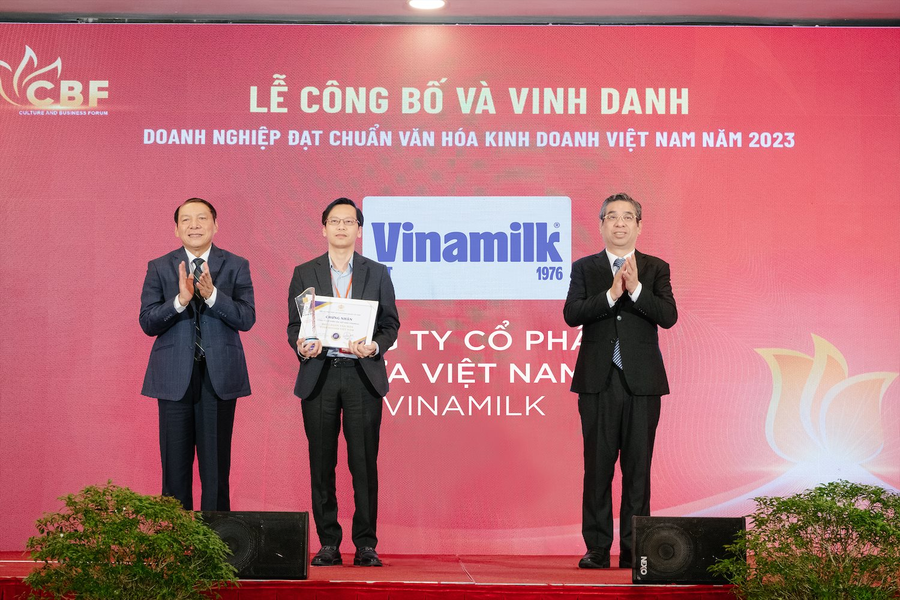 Vinamilk được vinh danh “Doanh nghiệp đạt chuẩn văn hóa kinh doanh”