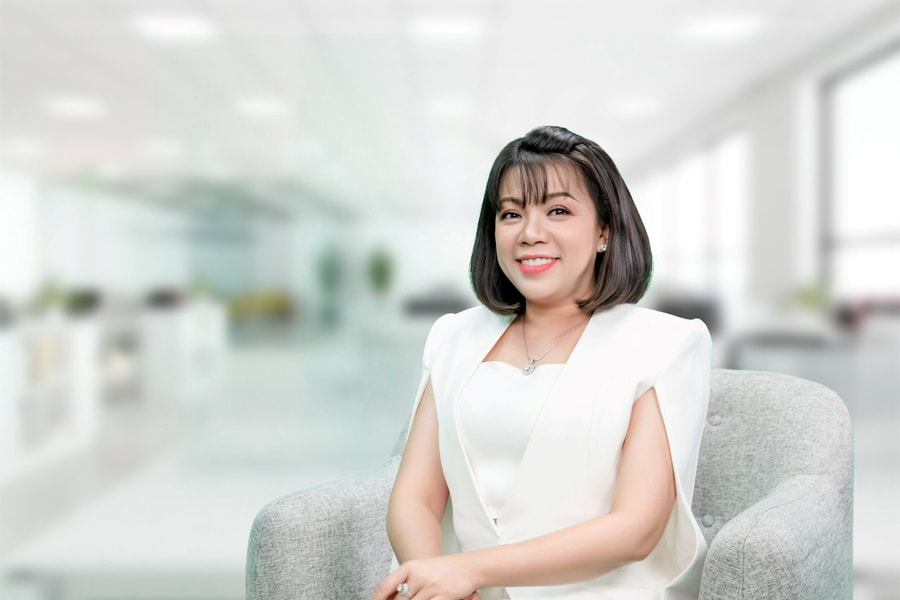 Bà Lâm Thụy Nguyên Hồng - Tổng giám đốc Công ty CP Mỹ thuật Gia Long: "Tôi muốn lưu giữ nét đẹp Tết xưa và khơi gợi tình yêu thương gia đình trong mỗi người”