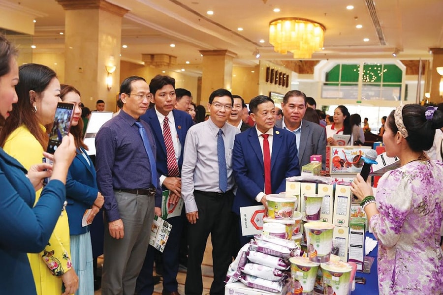 Nhiều hợp đồng được thực hiện tại Monthly B2B lần thứ 12