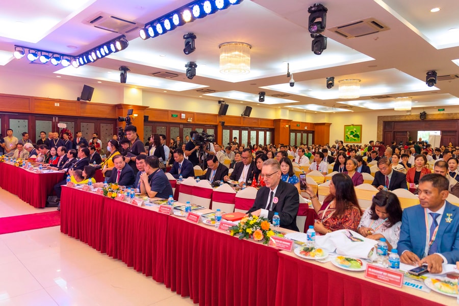 Máy lọc nước điện giải iON kiềm Robot nhận kỷ lục thế giới