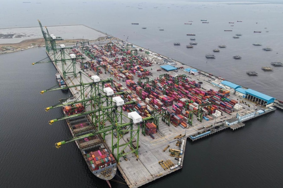 Thặng dư thương mại của Indonesia giảm mạnh trong năm 2023