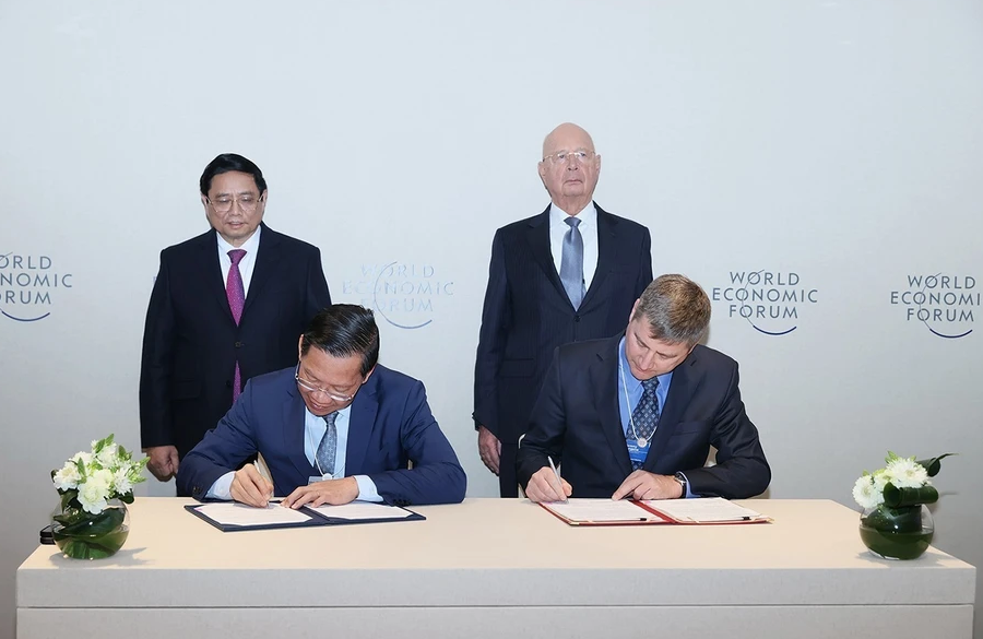 Chủ tịch Phan Văn Mãi ký thỏa thuận lập Trung tâm cách mạng công nghiệp lần 4 (C4IR) tại TP.HCM