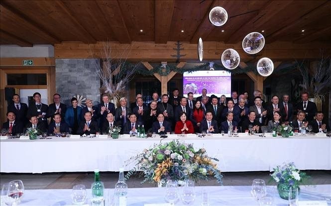 Thủ tướng Phạm Minh Chính đề xuất các tập đoàn hỗ trợ Việt Nam xây dựng trung tâm tài chính