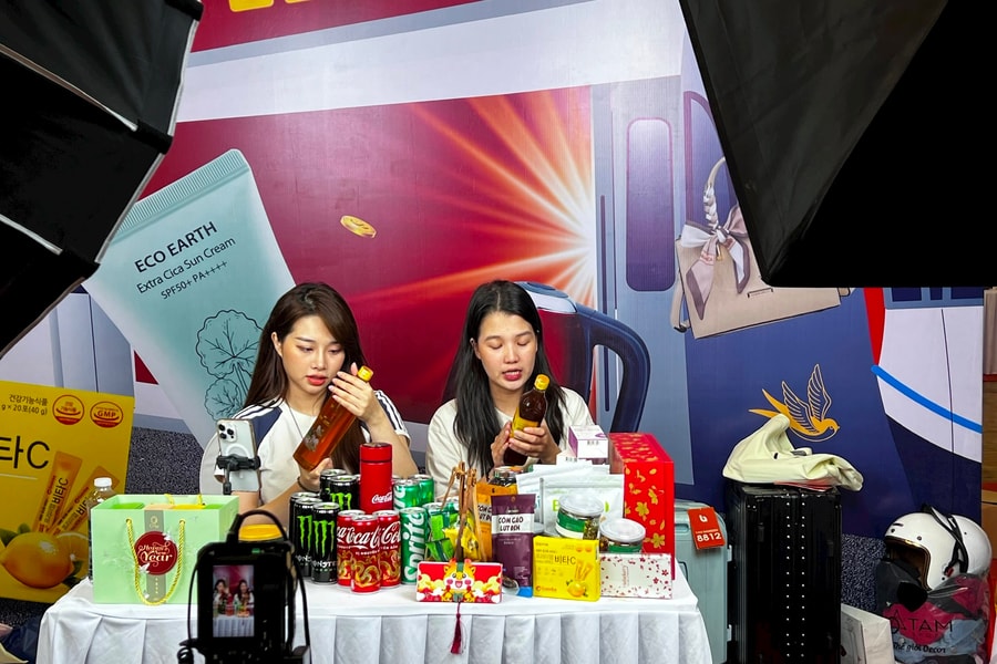 Chương trình Xuân nghĩa tình: “Chốt sale livestream”, doanh thu hơn 1,6 tỷ đồng