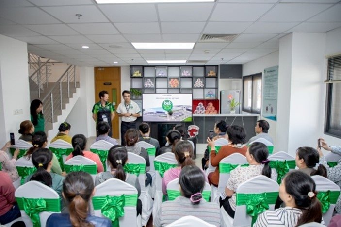 Năm thứ 13 Công ty Bel Việt Nam hỗ trợ người bán hàng rong