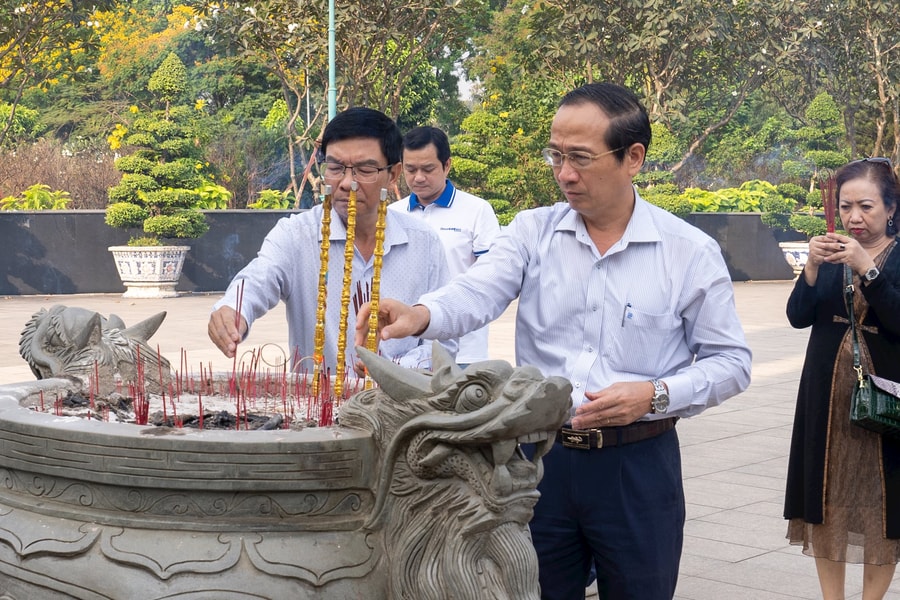 Đời đời nhớ ơn các anh hùng liệt sĩ