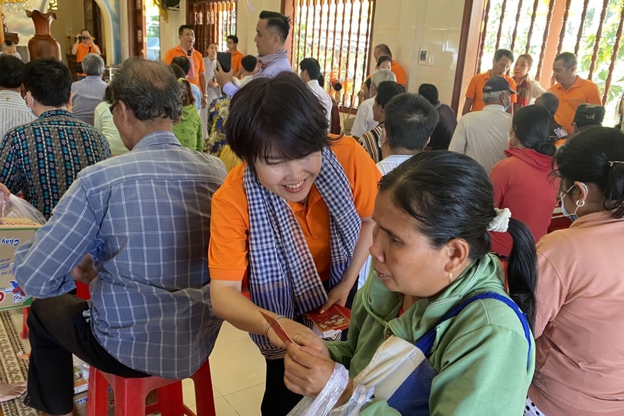 SNG mang Tết yêu thương đến với người có hoàn cảnh kinh tế khó khăn, khuyết tật