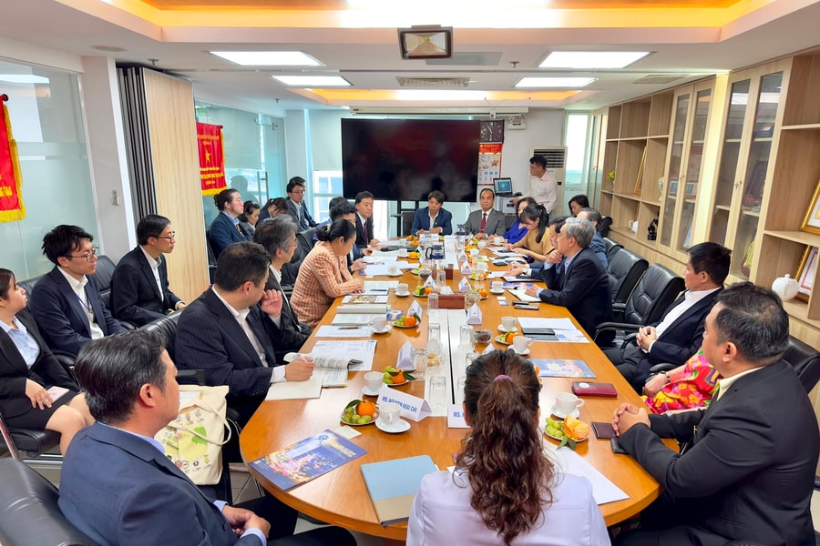 Bộ trưởng tái thiết Nhật Bản làm việc với HUBA