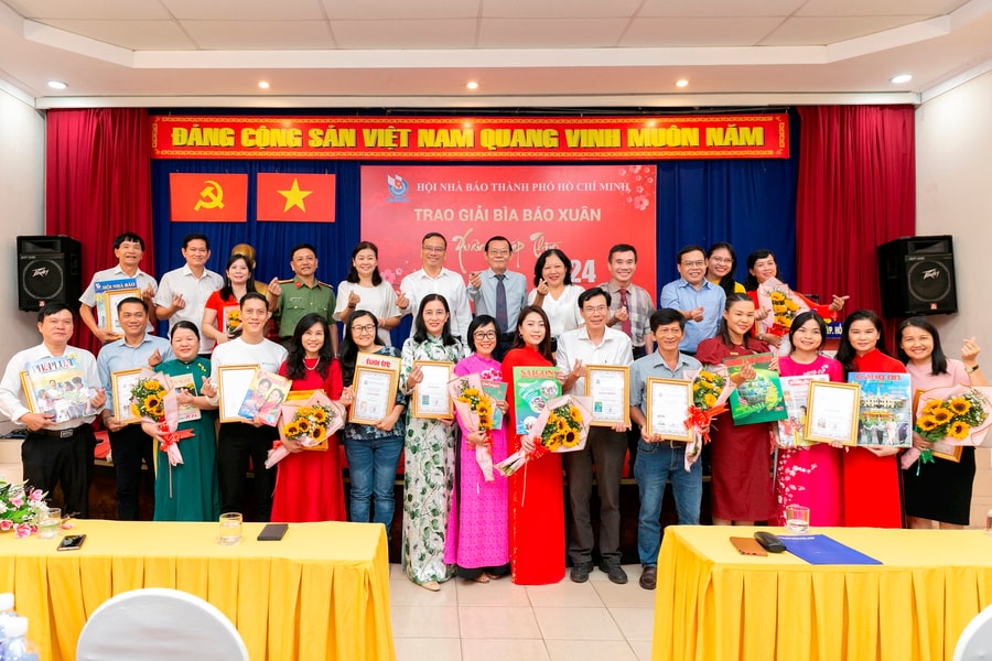 Tuần hoàn xanh: Ý nghĩa chủ đạo trên bìa các báo xuân Giáp Thìn 2024 của TP.HCM