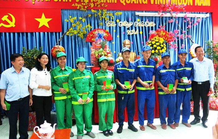 Chủ tịch UBND TP.HCM thăm hỏi và chúc Tết Công ty Môi trường Đô thị