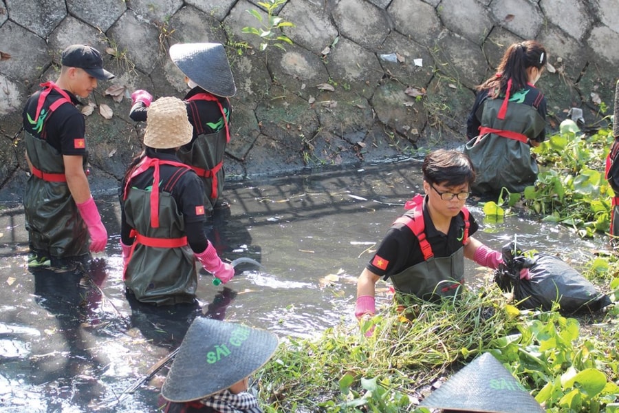Những người gìn giữ “dòng kênh xanh”