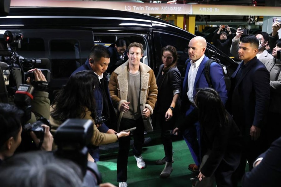 Chứng khoán Hàn Quốc tăng điểm sau chuyến thăm của ông chủ Facebook