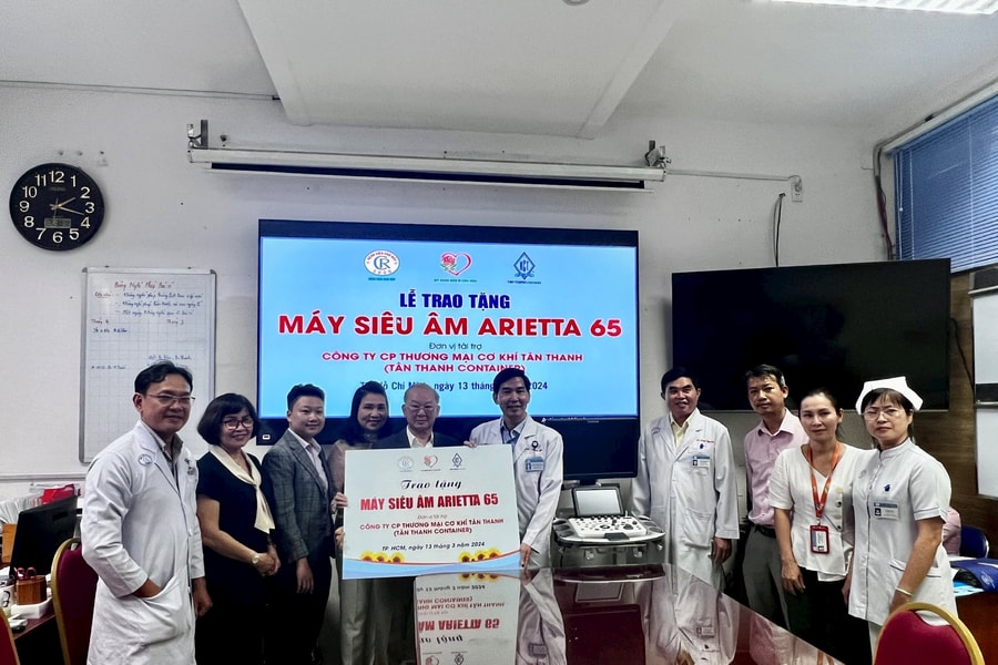 Quỹ Doanh nhân vì cộng đồng trao tặng máy siêu âm cho Bệnh viện Chợ Rẫy