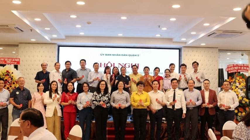 Quận 5 tuyên dương doanh nghiệp nộp thuế tiêu biểu năm 2023