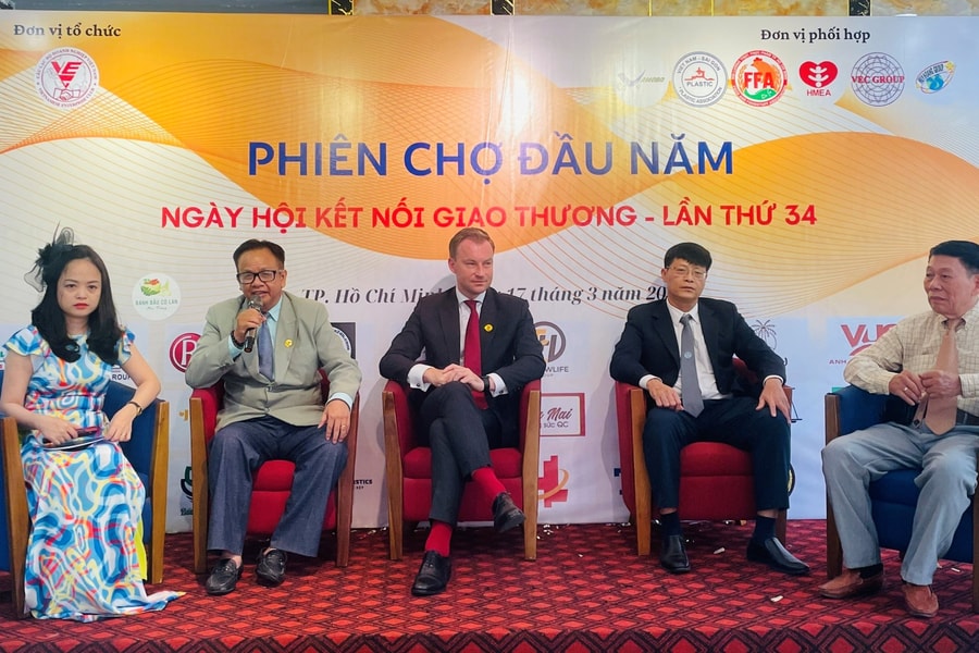 Nhiều tín hiệu vui trong phiên chợ đầu năm do Câu lạc bộ Doanh nghiệp Việt Nam tổ chức