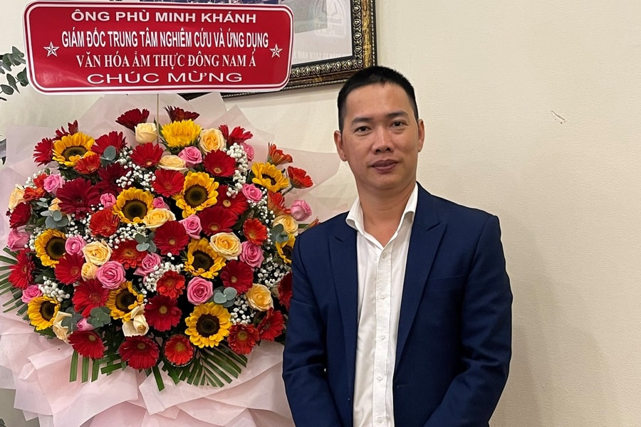 Xây dựng tượng đài doanh nhân là việc nên làm