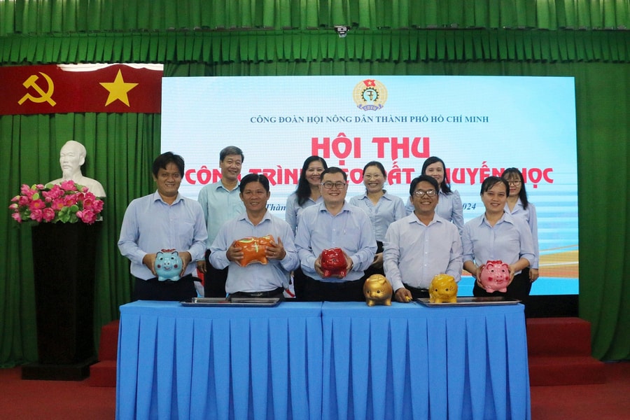 Công đoàn Hội Nông dân TP.HCM trao quyết định Ban Nữ công quần chúng