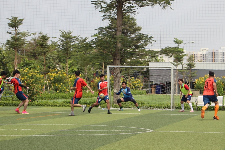 32 đội bóng tranh tài ở giải Cựu sinh viên HUTECH và lãnh đạo các doanh nghiệp 2024