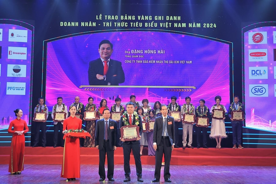 Dai-ichi Life Việt Nam nhận 2 giải thưởng “Doanh nghiệp vì quyền lợi người tiêu dùng”