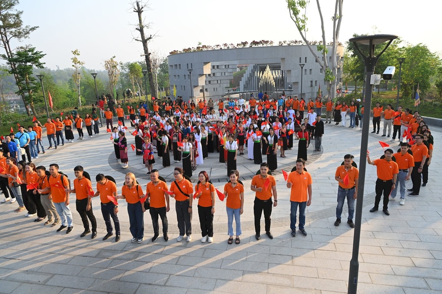 Nhiều hoạt động của FPT và Quỹ Hy Vọng kỷ niệm 70 năm chiến thắng Điện Biên Phủ