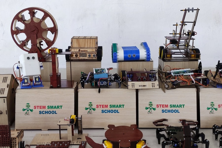 StemSmartSchool: Cung cấp thiết bị học tập công nghệ hiện đại