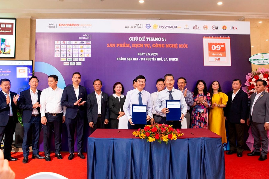 Các doanh nghiệp quảng bá sản phẩm, dịch vụ, công nghệ mới tại 9th monthly B2B lần thứ 15