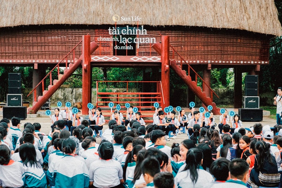 Sun Life Việt Nam “gieo trồng” kiến thức tài chính cho học sinh