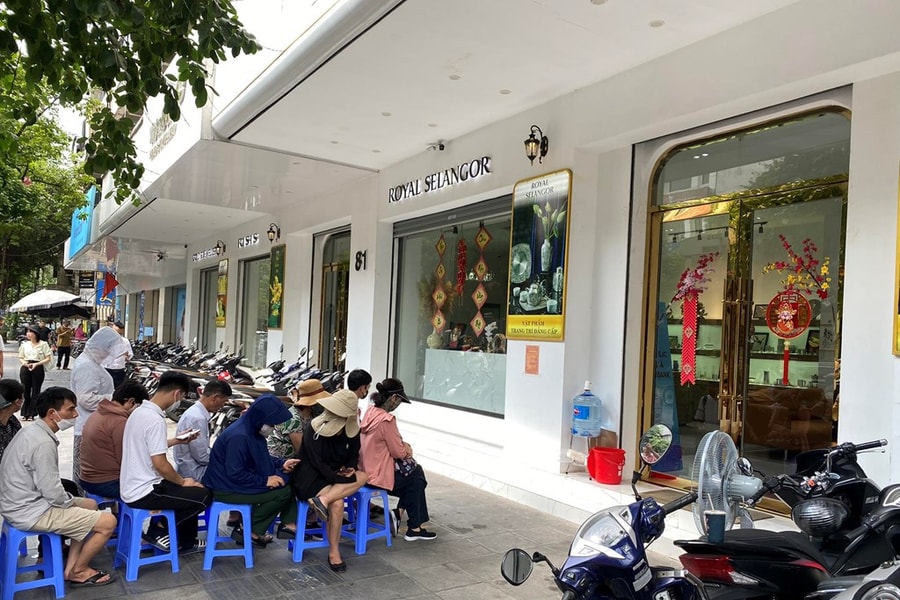 Giá bán vàng miếng SJC tiếp tục giảm trong ngày thứ ba bán vàng qua ngân hàng