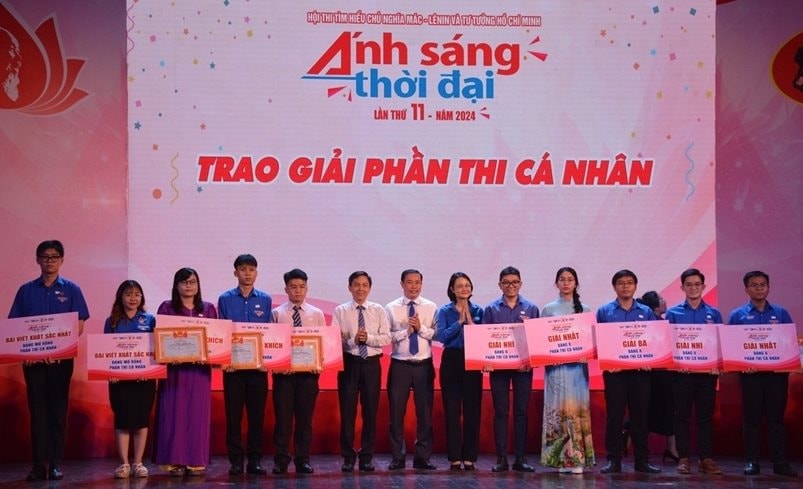 TP.HCM: Trao giải hội thi tìm hiểu chủ nghĩa Mác - Lê nin và tư tưởng Hồ Chí Minh “Ánh sáng thời đại”