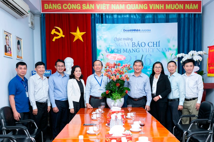 Thường trực Đảng ủy Khối các cơ quan Trung ương tại TP.HCM và nhiều đơn vị đến thăm, chúc mừng Tạp chí Doanh Nhân Sài Gòn