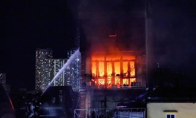 Manulife chi trả nhanh cho khách hàng trong vụ cháy tại phố Định Công Hạ