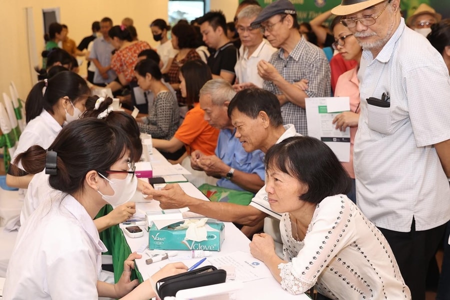 Hàng nghìn người dân được khám sức khỏe và xét nghiệm miễn phí vi khuẩn HP