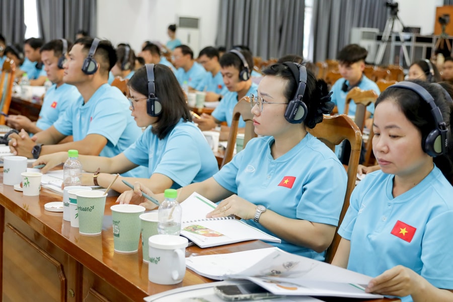 Herbalife Việt Nam đào tạo dinh dưỡng thể thao cho 58 câu lạc bộ bóng đá