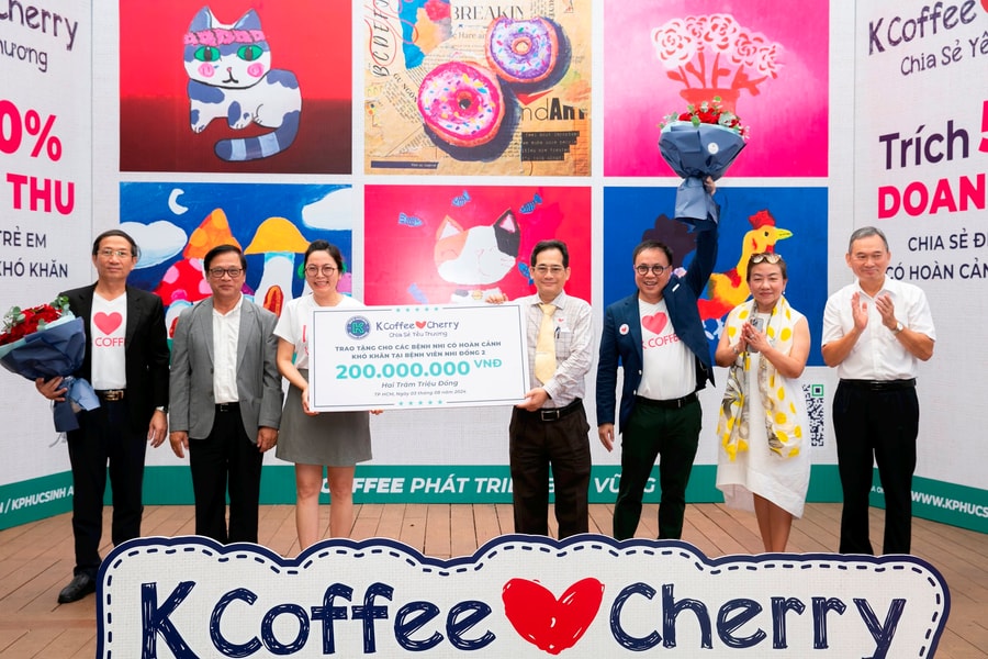 Ngày đầu tiên ra mắt, K Coffee Phúc Sinh đã bán hơn 5.000 chiếc túi đóng góp Quỹ thiện nguyện “K Coffee & Cherry chia sẻ yêu thương”