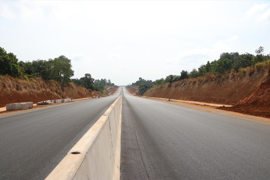 Bàn giao mặt bằng thi công hai trạm dừng nghỉ cao tốc Phan Thiết - Dầu Giây