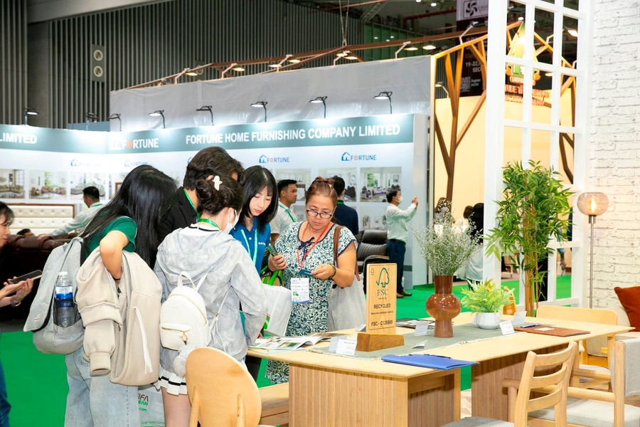 Hơn 350 doanh nghiệp tham gia hội chợ hàng Việt và Vifa Asean 2024