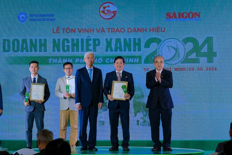 SATRA đón nhận danh hiệu Doanh nghiệp xanh TP.HCM năm 2024